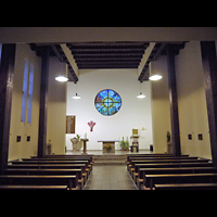 Berlin - Kpenick, St. Franziskus Friedrichshagen, Innenraum in Richtung Altar