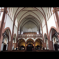 Berlin - Pankow, St. Georg, Innenraum in Richtung Orgel