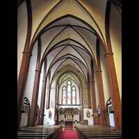 Berlin (Wedding), St. Petrus, Innenraum in Richtung Altar