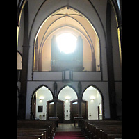 Berlin (Wedding), St. Petrus, Innenraum in Richtung Orgel