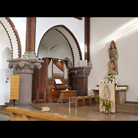Berlin - Friedrichshain, St. Pius, Altarraum mit Orgel