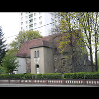 Berlin - Lichtenberg, Taborkirche Hohenschnhausen (Hauptorgel), Auenansicht der Kirche