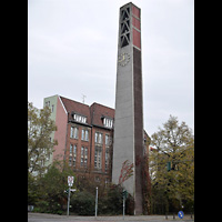 Berlin - Wilmersdorf, Vater-Unser-Kirche, Auenansicht mit Turm